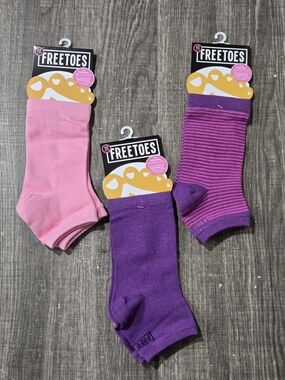 Set Of 3 Pairs Of Freetoes Socks Purple And Pink